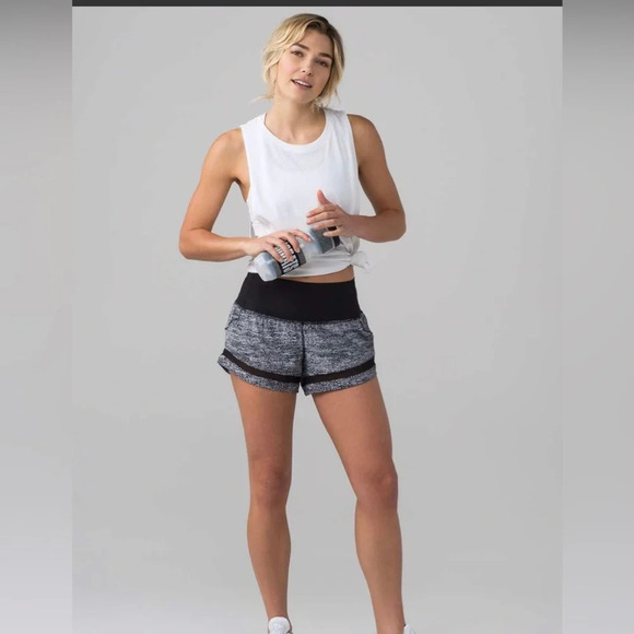 Lululemon Pace Perfect Shorts (3") Air Time White Black / Black - Picture 2 of 7